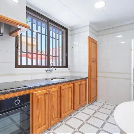 Stunning Home, Private Pool, Wifi, 3br Holiday home
